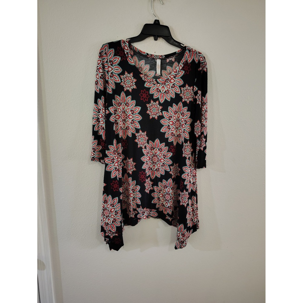 Discount Divas Boutique Floral Mandala Sharkbite Hem Tunic Top Black Red Teal